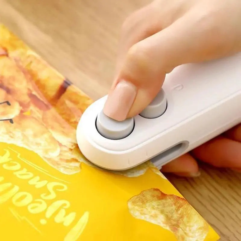 2-in-1 Portable Mini Bag Sealer & Cutter（Keep chips, snacks, pet food, cereal, and leftovers fresher for longer.）